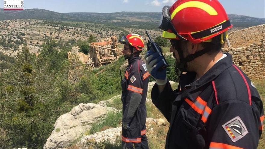 Un operario de una brigada forestal cae a un barranco de cuatro metros en Tales