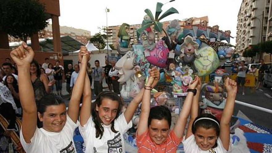 La hoguera Sant Blai-La Torreta ganó el primer premio de la categoría especial infantil, lo que desbordó la alegría en el distrito.