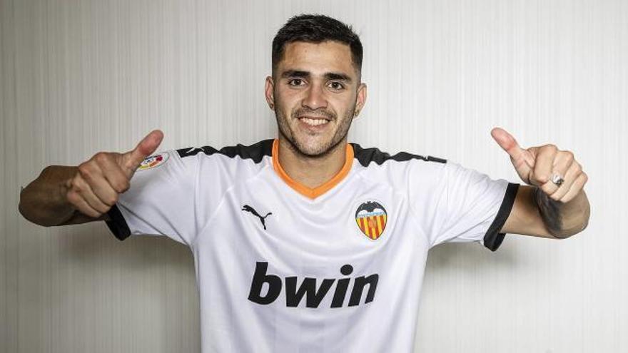 Maxi Gómez ya es del Valencia CF: "Lo voy a dar todo"