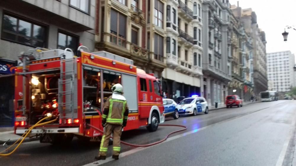 Incendio en la calle Marqués de Santa Cruz de Oviedo