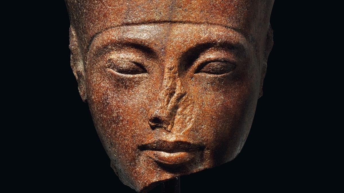 Rostro de la escultura de Tutankamón en cuarcita