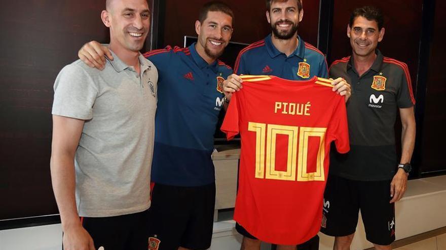 Piqué, homenajeado por sus cien partidos con la selección española
