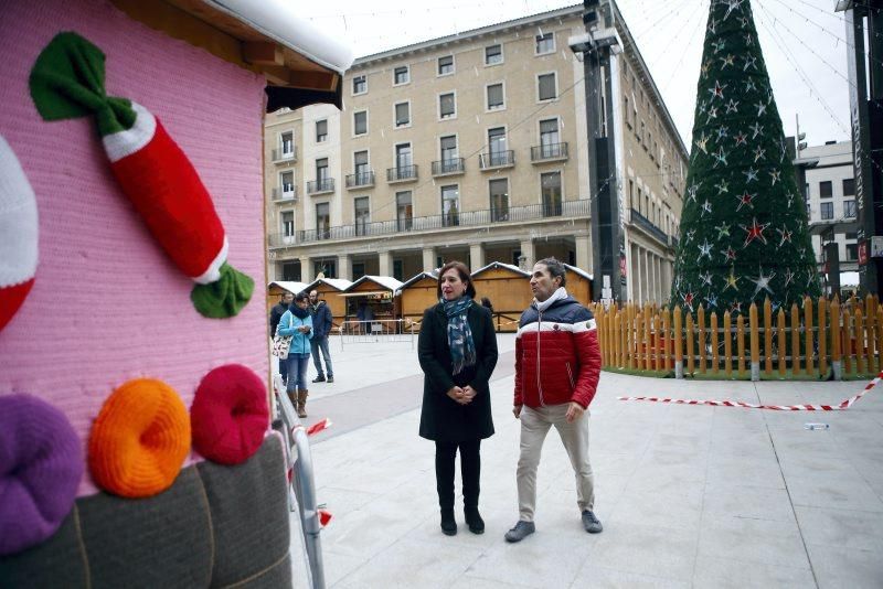 Montaje de la Muestra de Navidad en la Plaza del Pilar