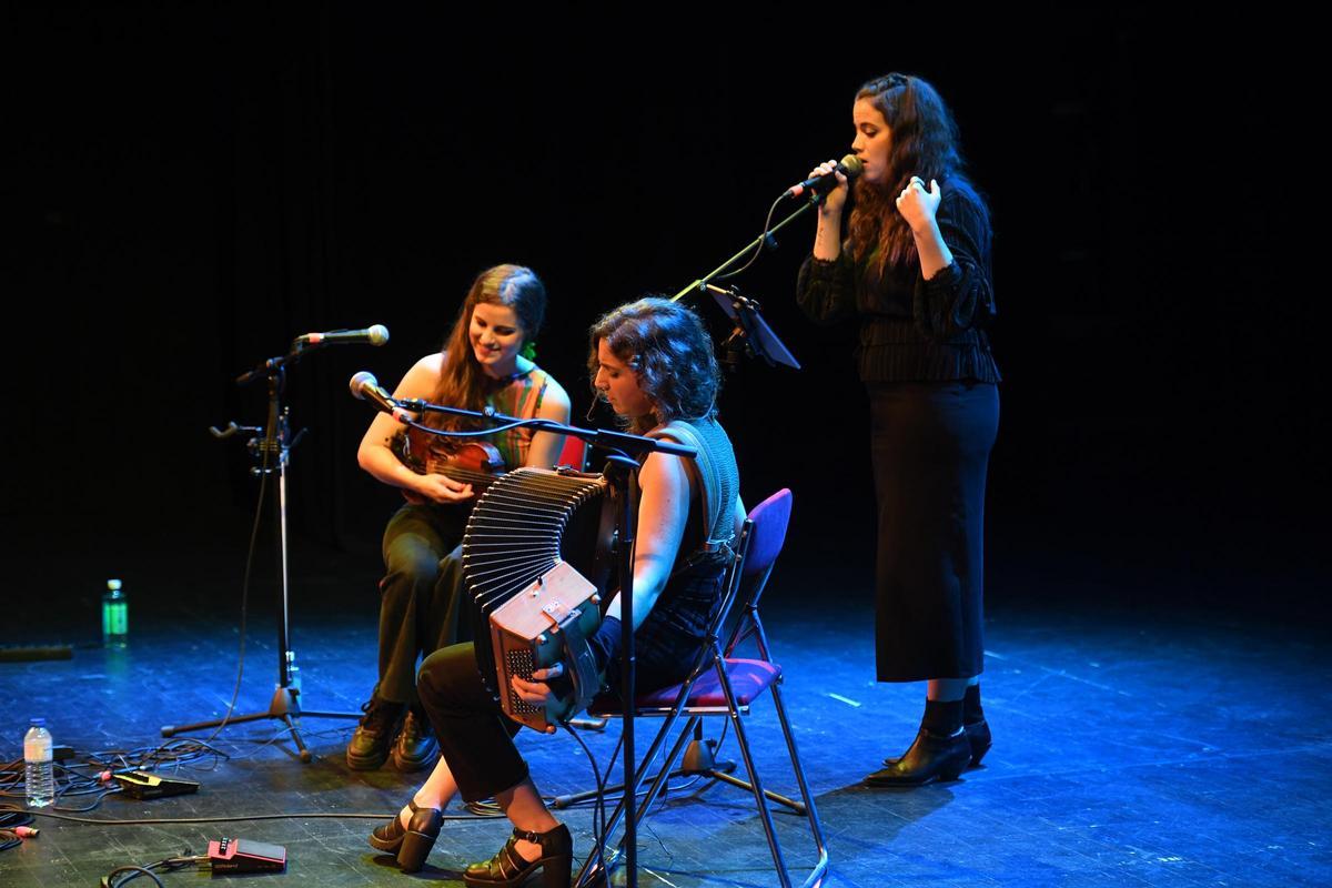 XXII Premios Opinión da Música de Raíz: as imaxes da gala, con Leilía e Tanxugueiras galardonadas