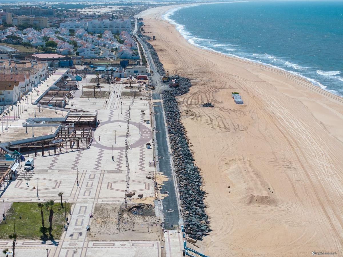Estado actual del paseo marítimo de Matalascañas.