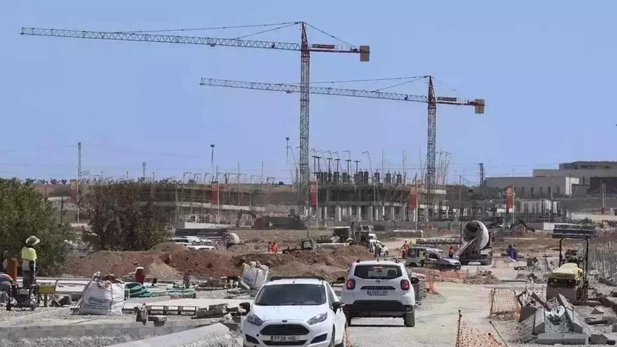 Terrenos donde está prevista la construcción de 775 viviendas protegidas en la fase II de la macrourbanización La Hoya de Torrevieja y que están por urbanizar