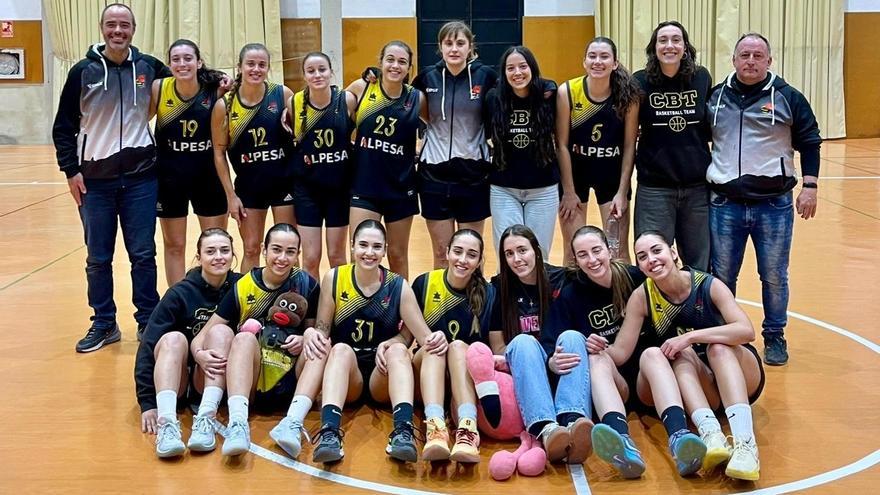 Jugadoras y técnicos del CB Alpesa Tavernes sufren pero ganan