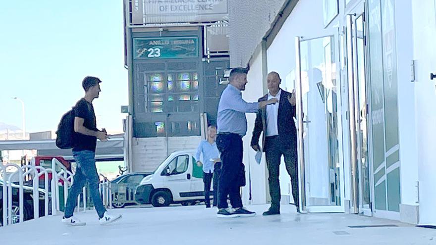 Bragarnik ya aguarda a Almirón en el estadio del Elche CF