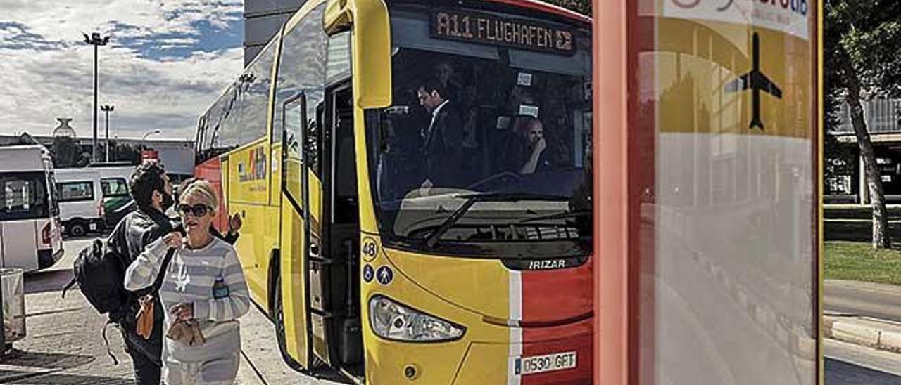 Los autobuses del Aerotib estÃ¡n alcanzando una cifra de usuarios inferior a la prevista.