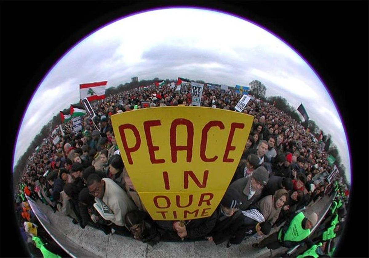 Cerca de un millón de manifestantes salieron a las calles de Londres. Desde la guerra de Vietnam no se habían visto movilizaciones semejantes en las ciudades europeas.