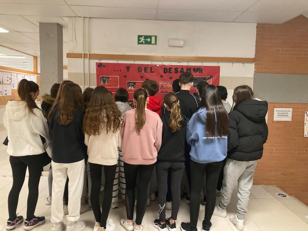 Corazones y Cifras: El IES Ítaca de Zaragoza disecciona el impacto de la "Economía del Amor"