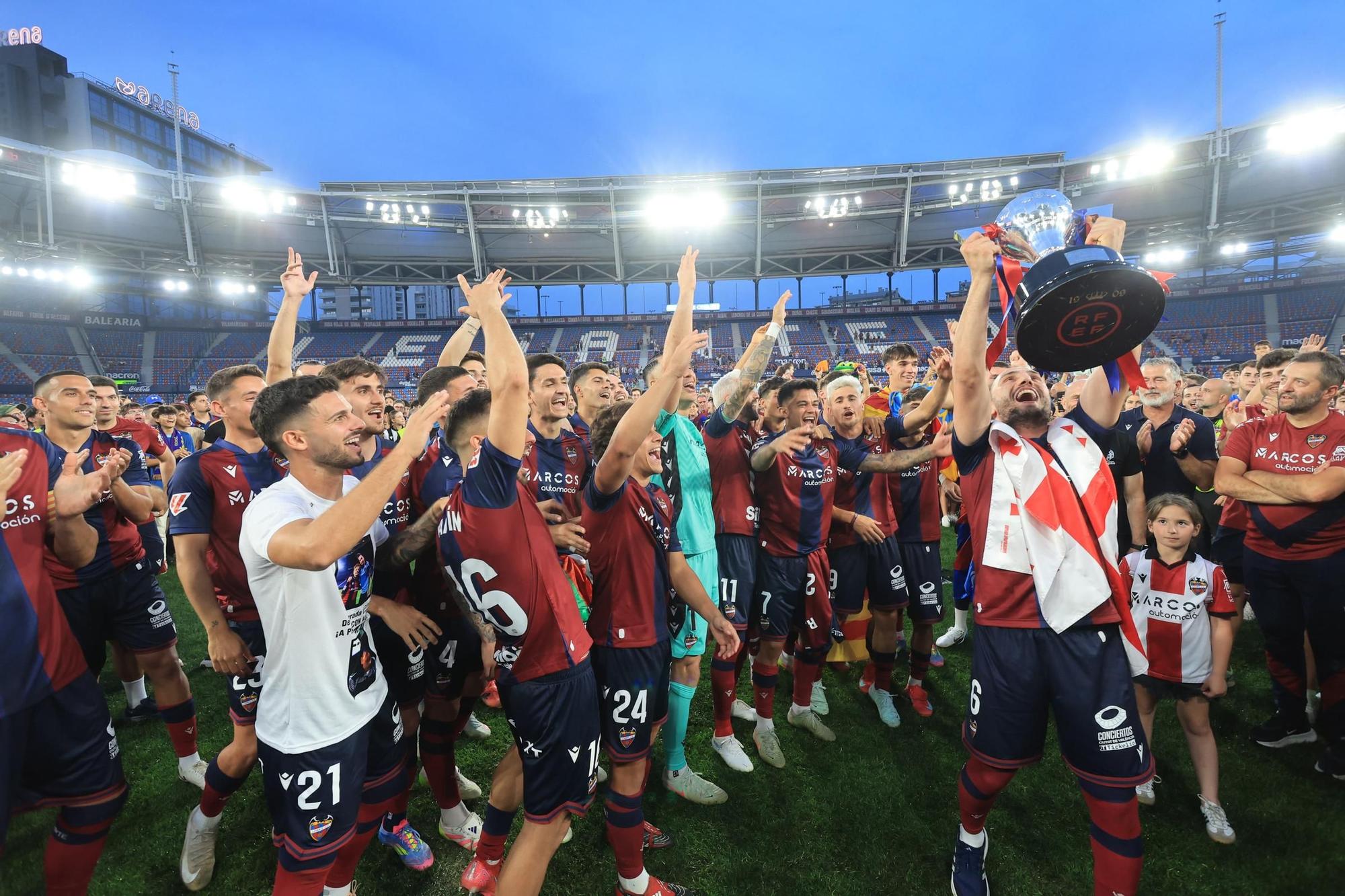 Fiesta en el Ciutat de Valencia: El Levante UD, campeón de Segunda División