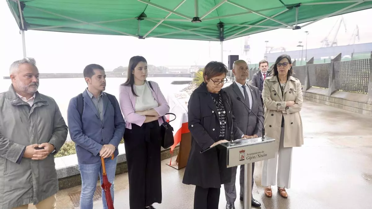 Fernando Cadavieco, fundador del Santa Olaya, ya tiene su paseo en Gijón junto al Club