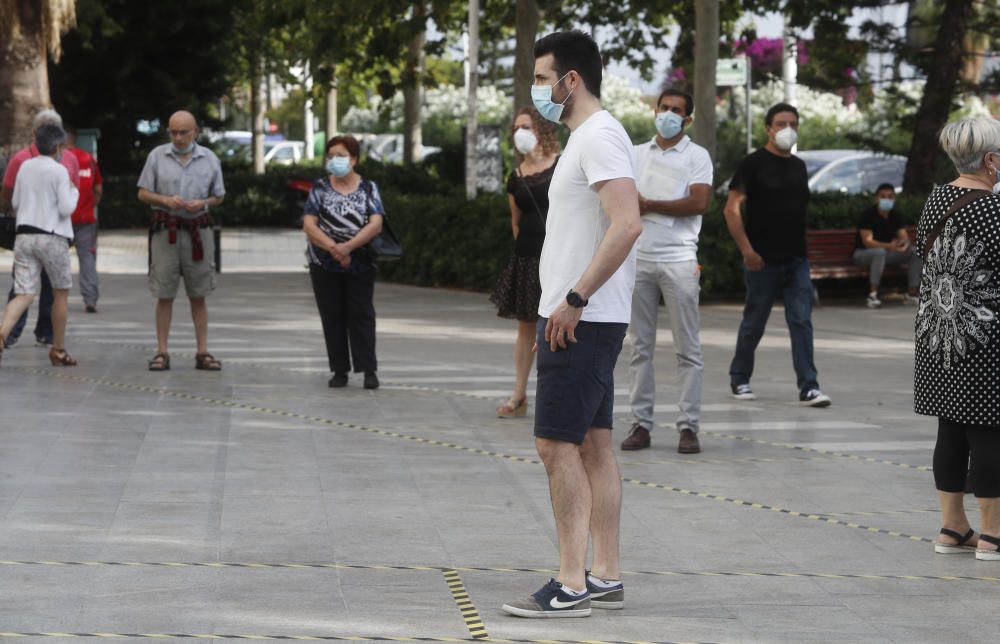 Colas en el primer día de apertura de los juzgados en València