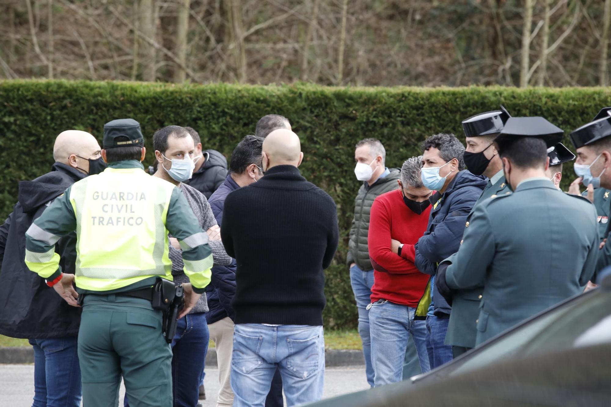 Despedida en el tanatorio al guardia civil atropellado en Mieres