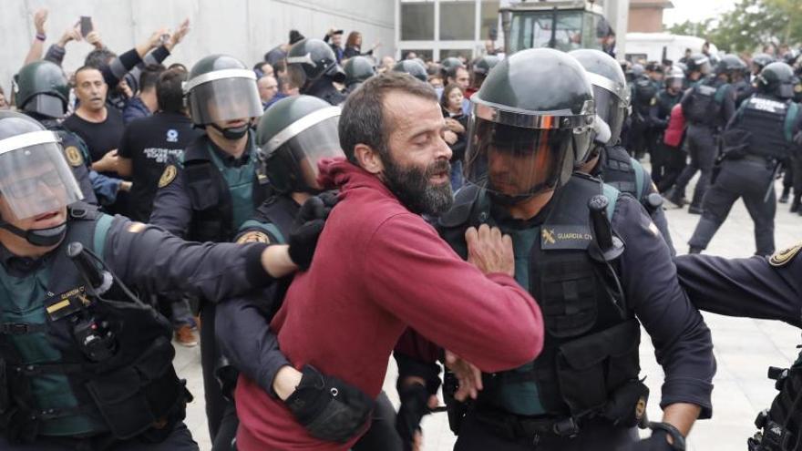 Dastis assegura que la majoria de les imatges de violència policial de l&#039;1-O son «falses»