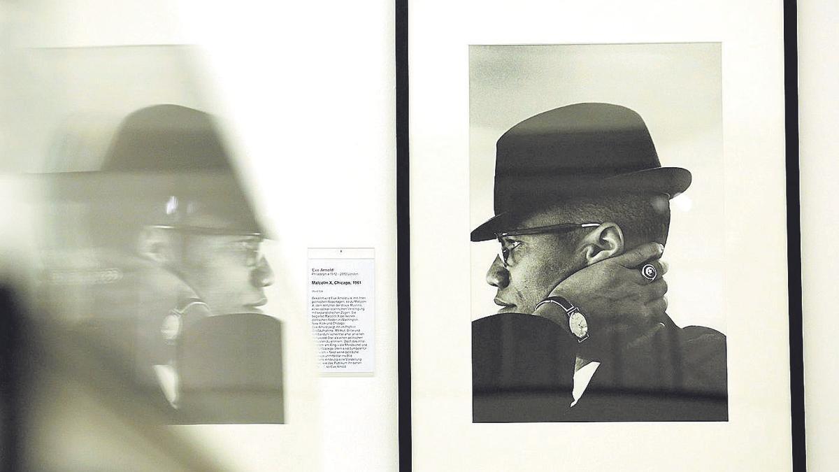 Instantánea llamada ‘Malcom X’ (1961) del fotógrafo Eve Arnold.