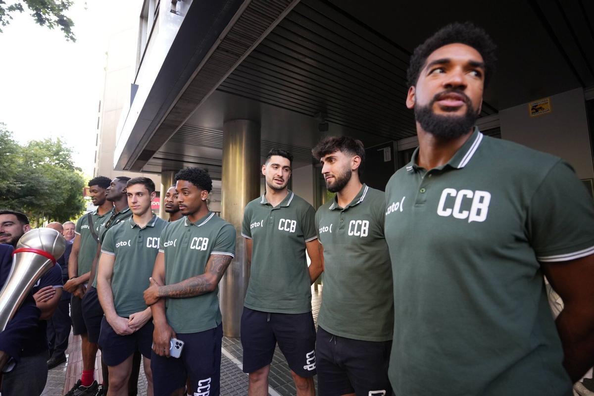 La primera jornada de las visitas institucionales del Coto Córdoba tras el ascenso, en imágenes