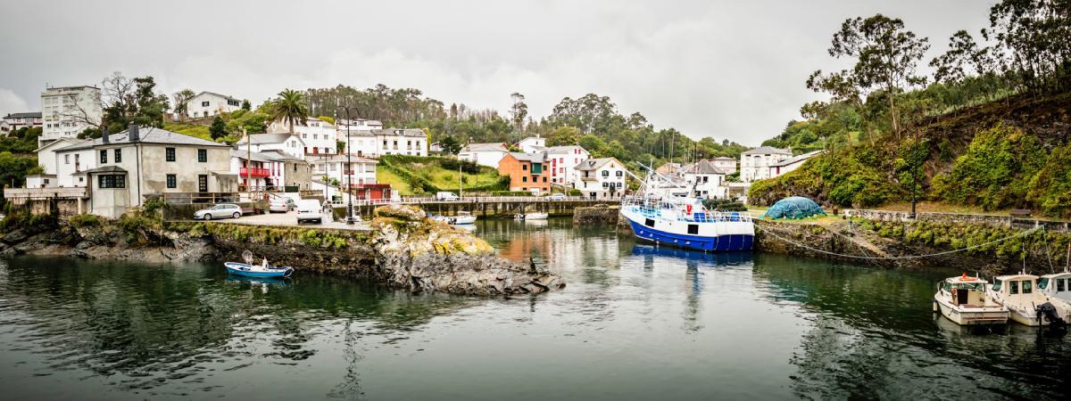 El puerto pesquero de Viavélez (Asturias)