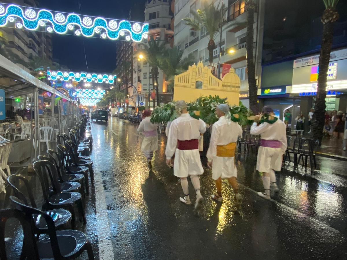 Una banyà por adelantado: la Ofrenda se cancela por la lluvia