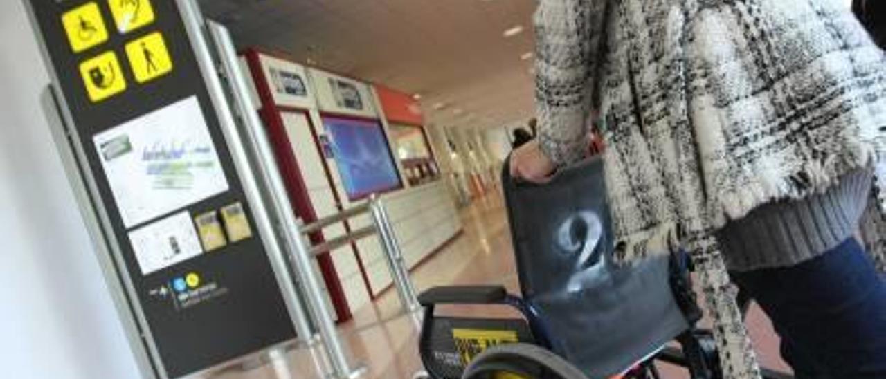 Aena incorpora en el aeropuerto Alicante-Elche la geolocalización para las personas con movilidad reducida