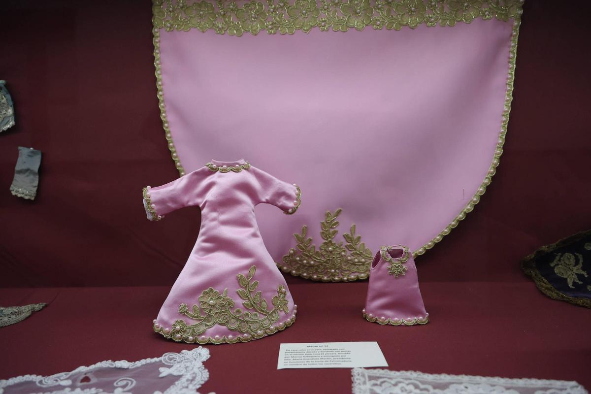 Galería | Así es la exposición de mantos de la Virgen de la Montaña Primigenia de Cáceres Galería | Así es la exposición de mantos de la Virgen de la Montaña Primigenia de Cáceres