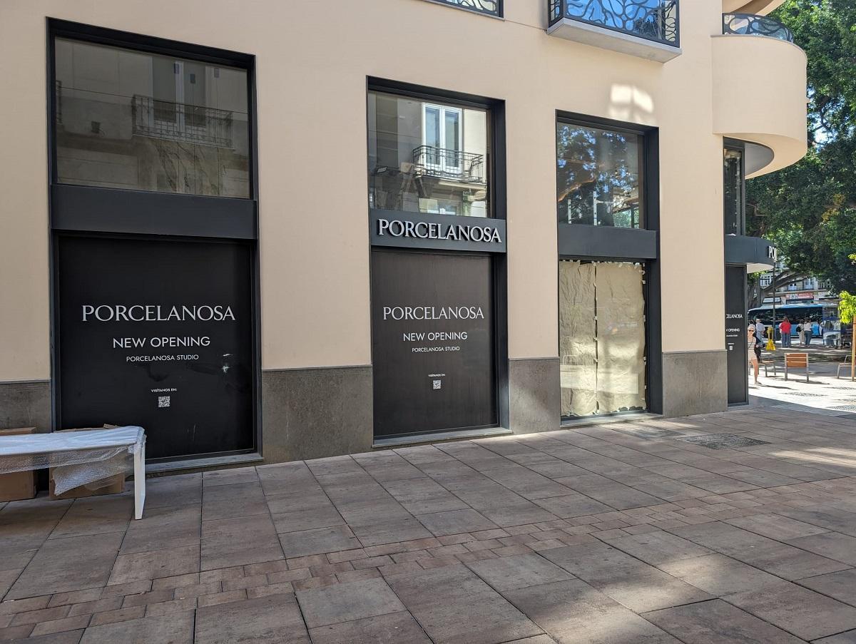 Otra imagen de la tienda de Porcelanosa, donde se ultiman los preparativos para su inauguración.