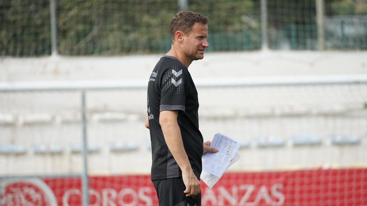 Mario Simón dirige un entrenamiento de esta semana