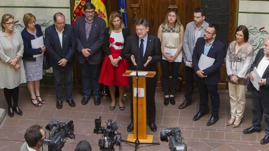 Ximo Puig, ayer en la Casa de Caragols con alcaldes de ocho grandes municipios.