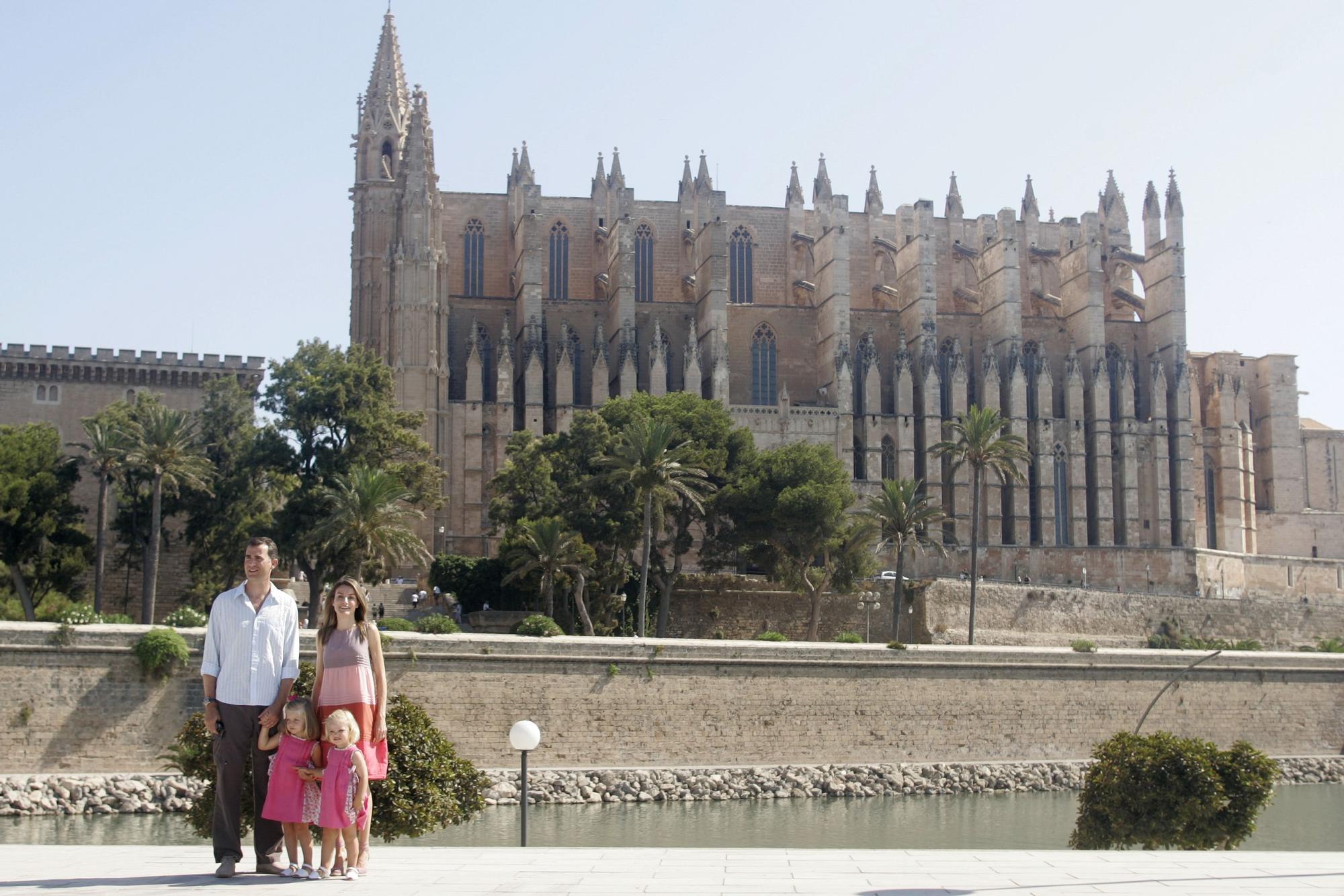 Letizia cumple 50 años: las imágenes de la Reina en Mallorca