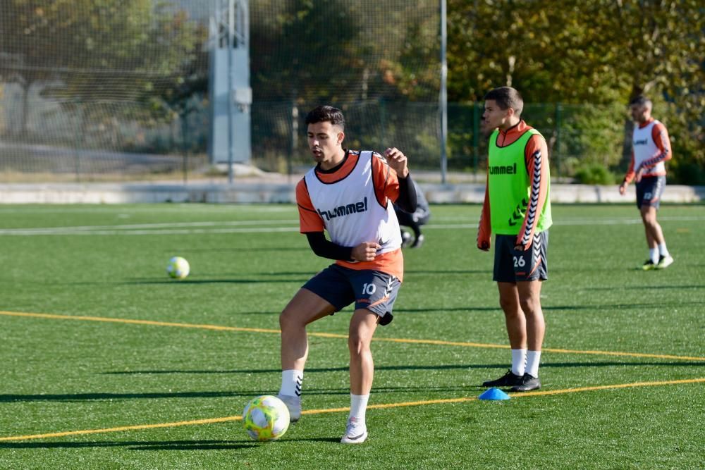 Deportes | Primer entrenamiento del Pontevedra CF tras la destitución de Luismi