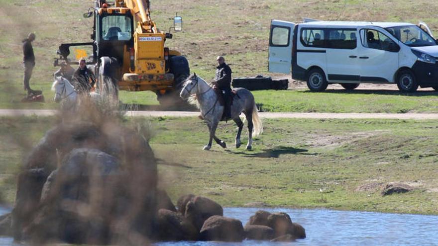 James Faulkner, Randyll Tarly en la serie, cabalga en el set de rodaje.