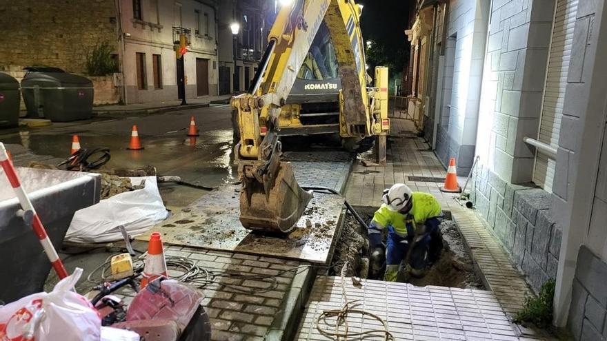 Reparan una tubería en Gijón que dejó sin agua a más de un centenar de viviendas