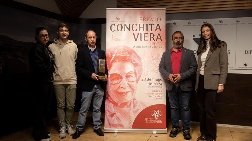 El antropólogo Francisco Echevarría, galardonado con el premio Conchita Viera de la Diputación de Cáceres