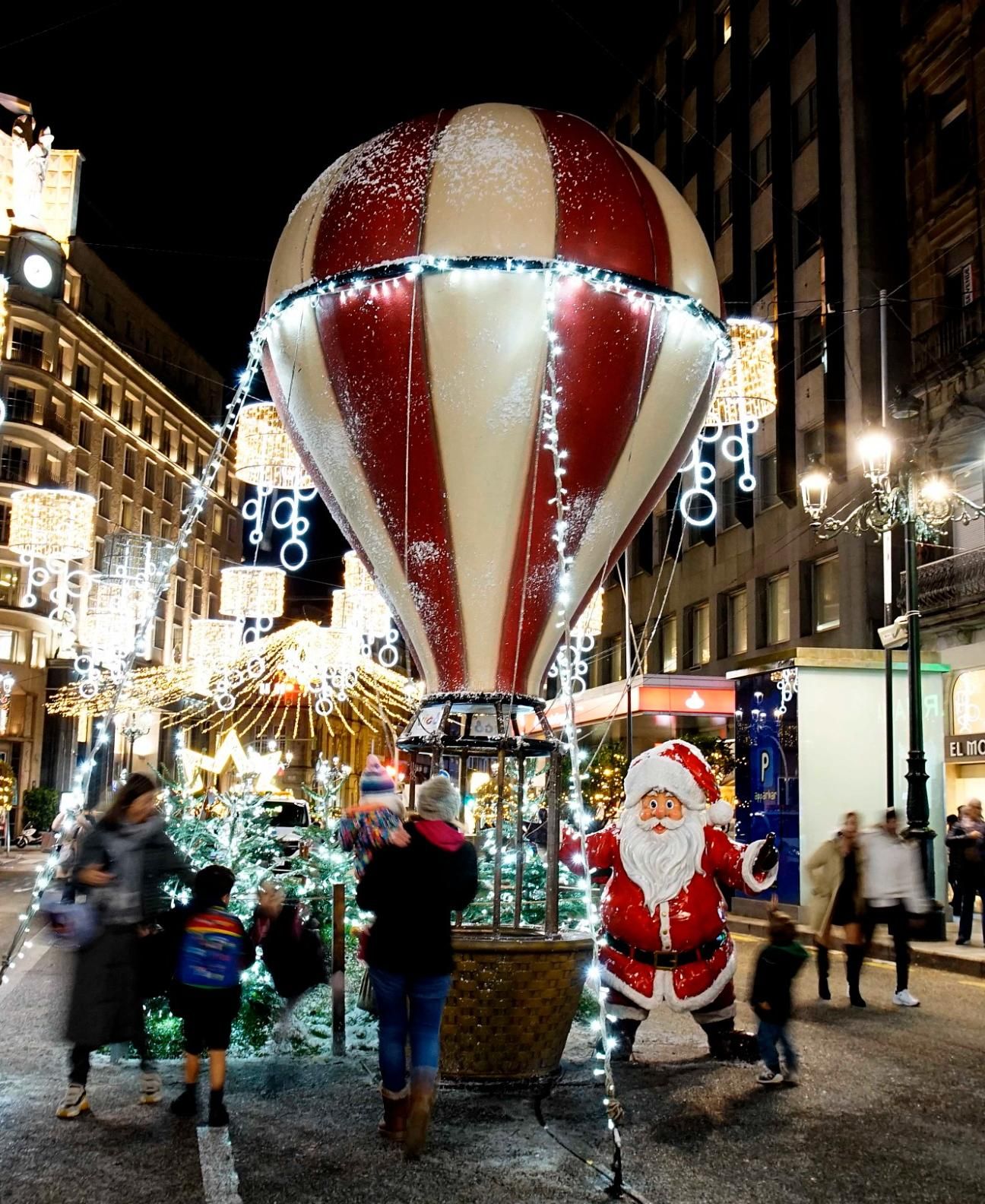El set de Papá Noel con un globo se ubica en Policarpo Sanz.
