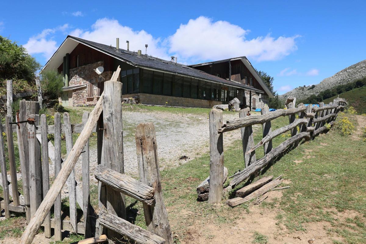 El refugio de montaña de Brañagallones.