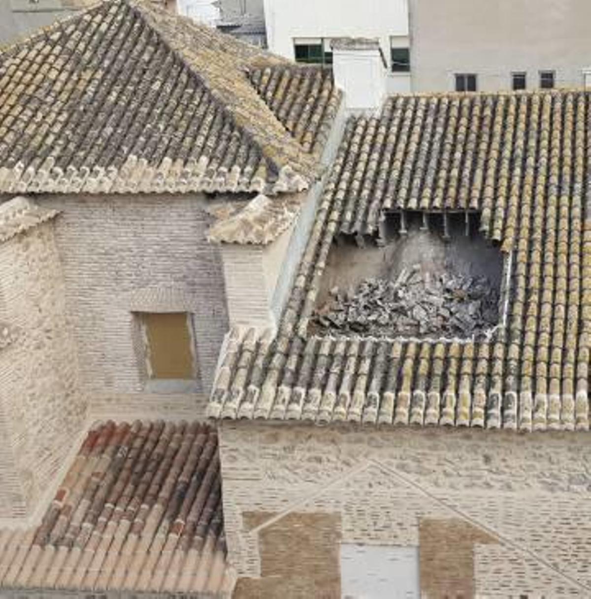 Una capilla de la iglesia del Rebollet de Oliva se desploma cuando estaba vacía