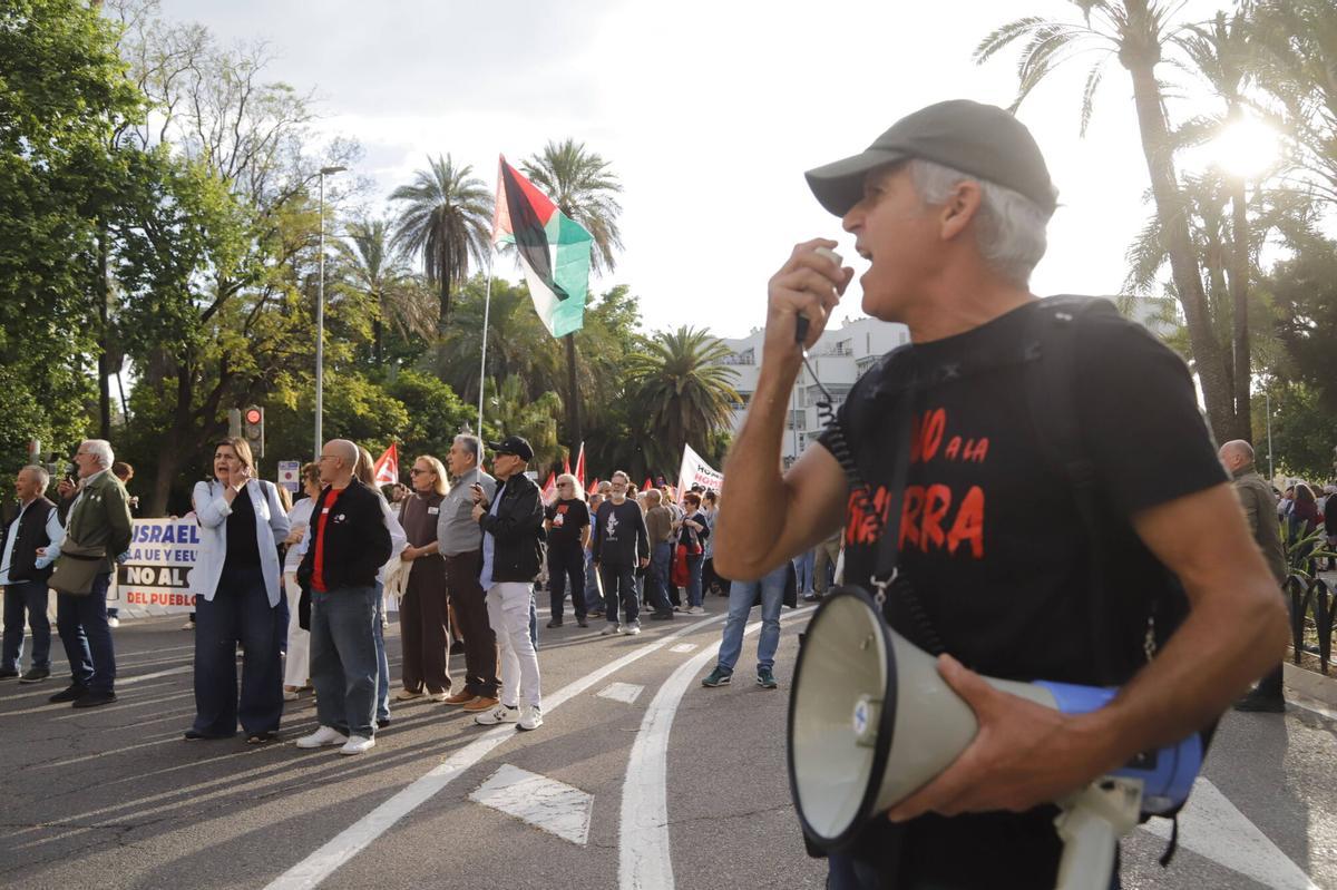 Una manifestación dice ‘No a la guerra’ en las calles de Córdoba