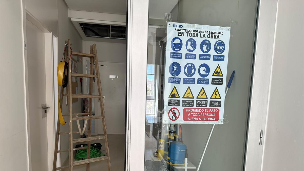 Una de las salas en obras del centro social de El Campello