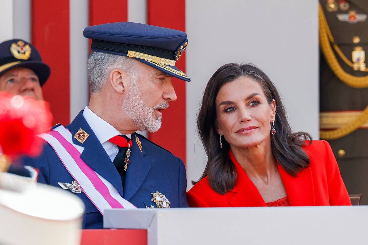La reina Letizia junto al rey Felipe por el Día de las Fuerzas Armadas