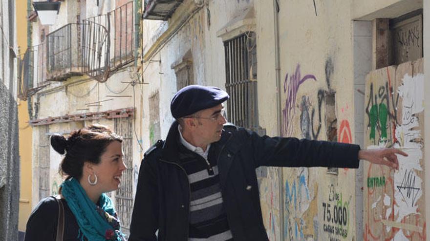 Zorrilla y García Sempere en la calle Tomás de Cózar.