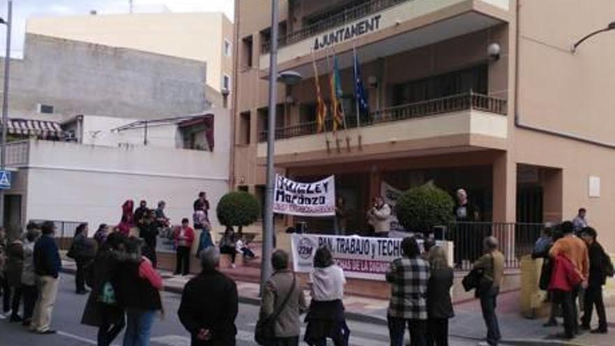 Concentraciones contra la corrupción de escaso seguimiento en Alicante, Elche, Benidorm y El Campello.