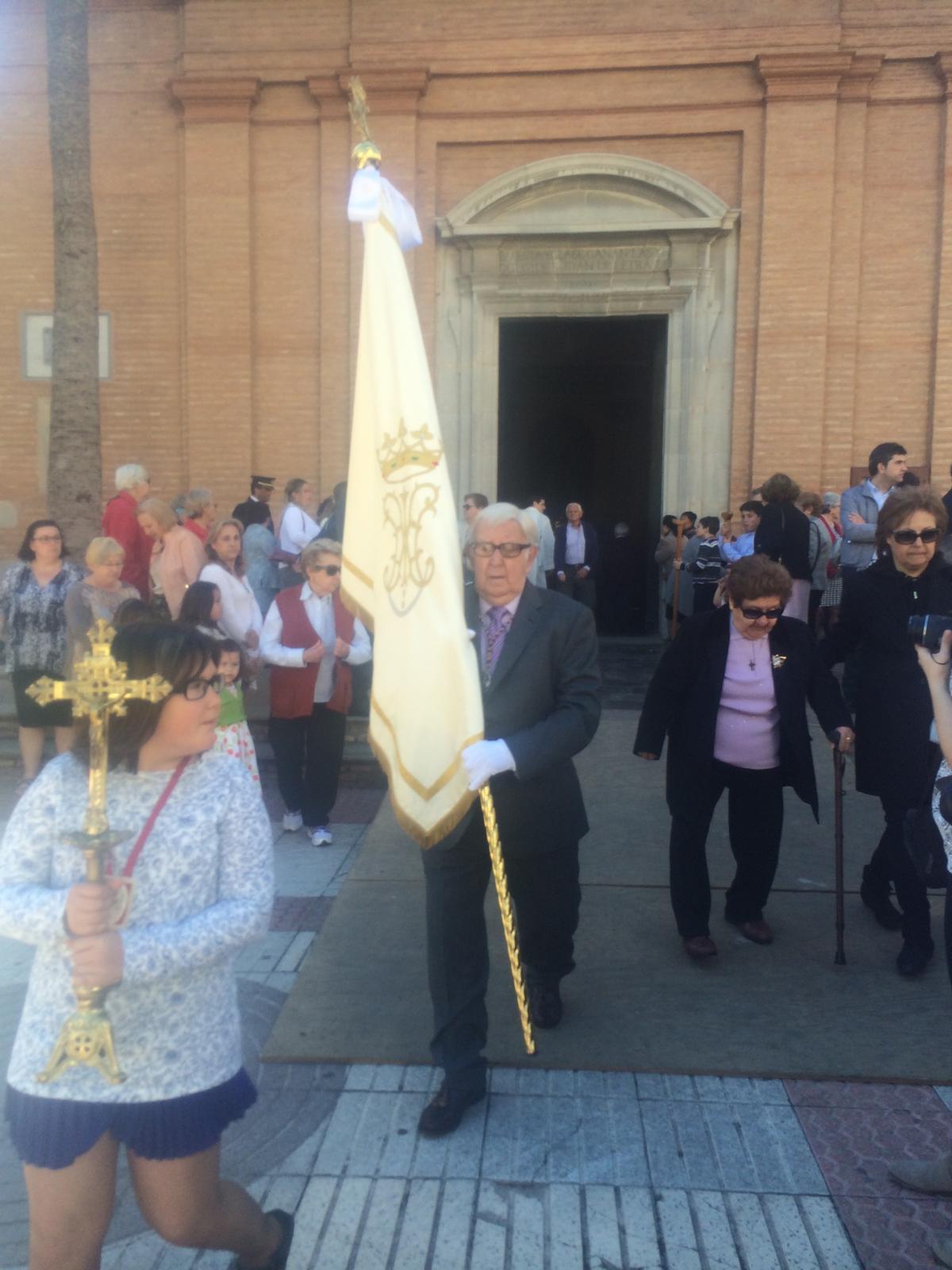 José Tárrega a la salida de la iglesia, siempre muy vinculado a la parroquia.