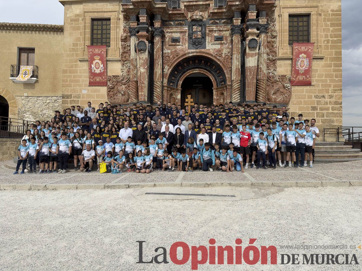 El UCAM de baloncesto peregrina a Caravaca de la Cruz en su Año Jubilar