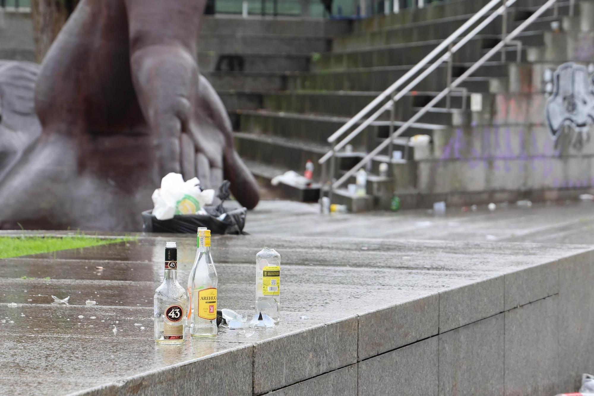 Botellón en Vigo: La Praza da Estrela sufre la resaca del lunes de Entroido