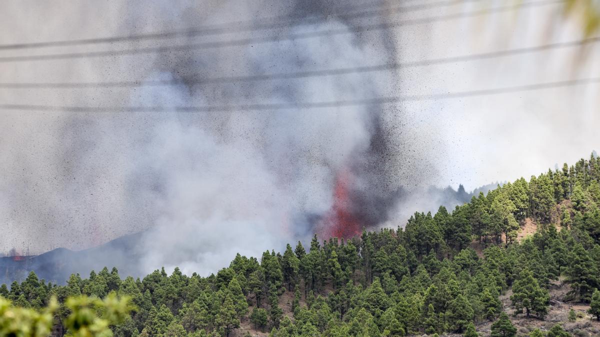 Comienza una erupción volcánica en la Cumbre Vieja de La Palma