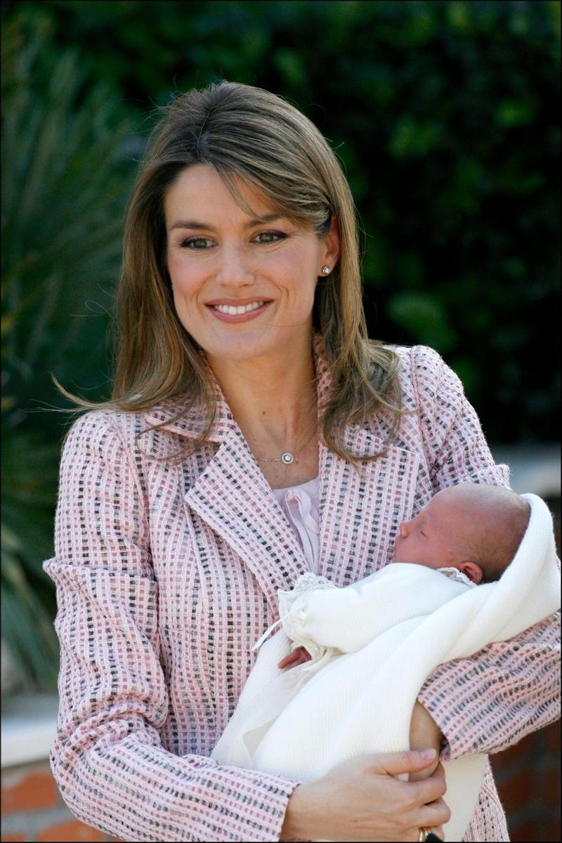 La reina Letizia con su hija Sofía el día de su presentación oficial