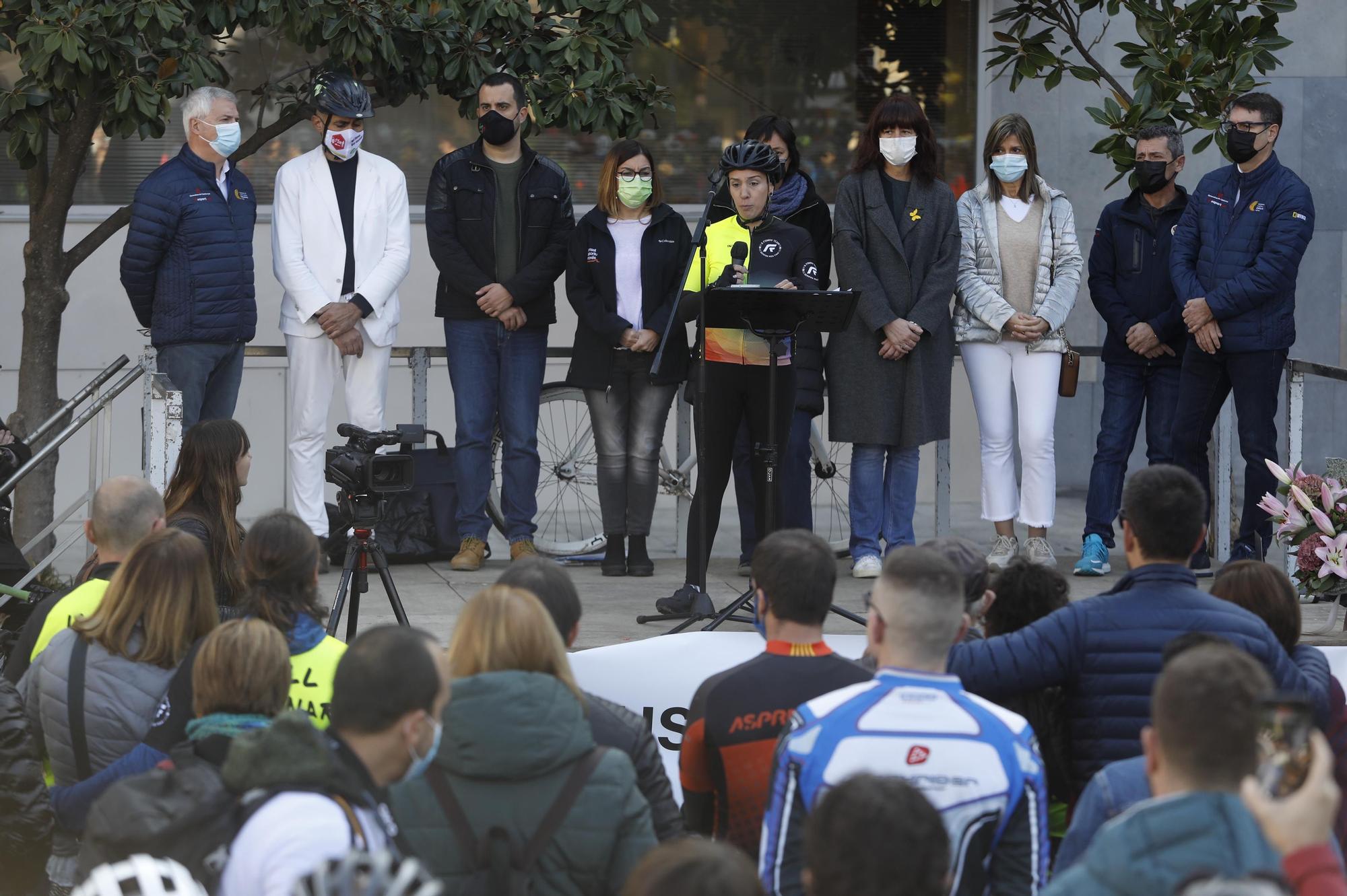 Un miler de persones diuen adeu a la ciclista de Girona atropellada mortalment per un conductor begut