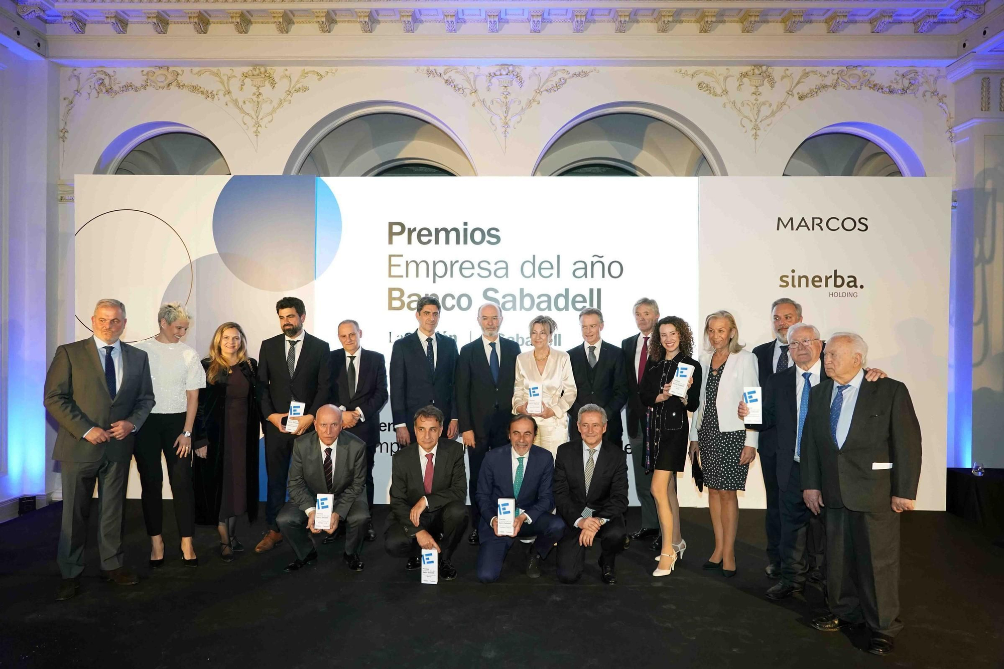 Foto de familia de los ganadores de los Premios Empresa del año Banco Sabadell
