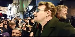  Bono cantant a Dublín.